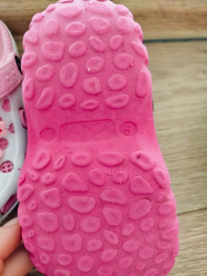 Lot chaussons et crocs - photo numéro 4