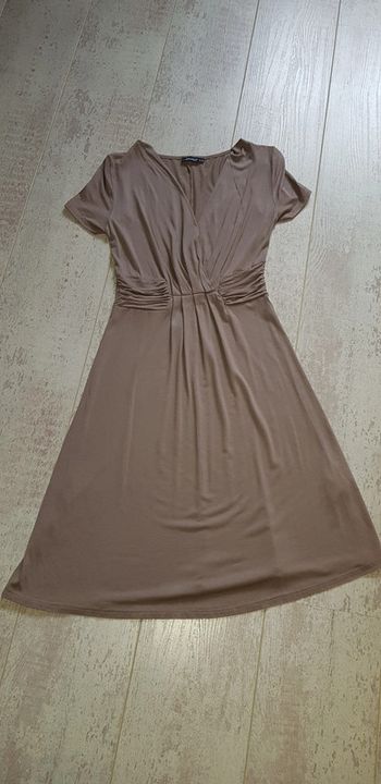 Robe décolletée taupe