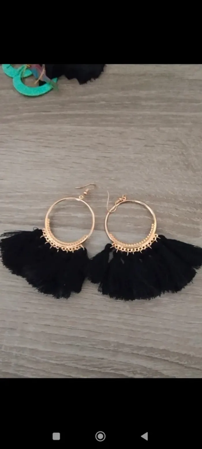 Boucles d'oreilles à pompons noirs - photo numéro 2
