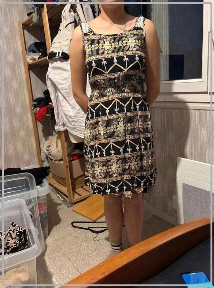 Tres jolie robe cintrée coloree taille 40/42
