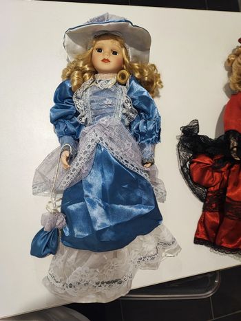 Poupée porcelaine