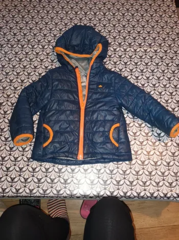 Doudoune Decathlon Quechua garçon 2-3 ans