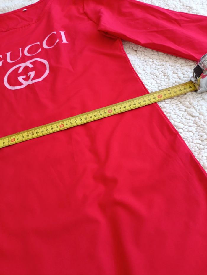 Contrefaçon Robe rouge GUCCI à manches longues - imprimé logo style tendance - photo numéro 6