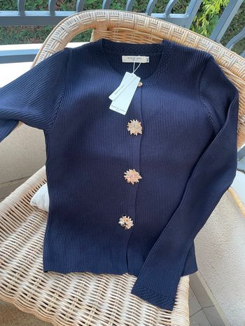 Cardigan bleu marine avec bouton doré