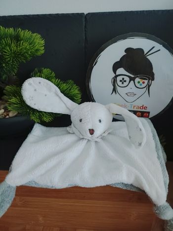 doudou plat carré lapin blanc gris marron étoile collerette noeud Élastique 856
