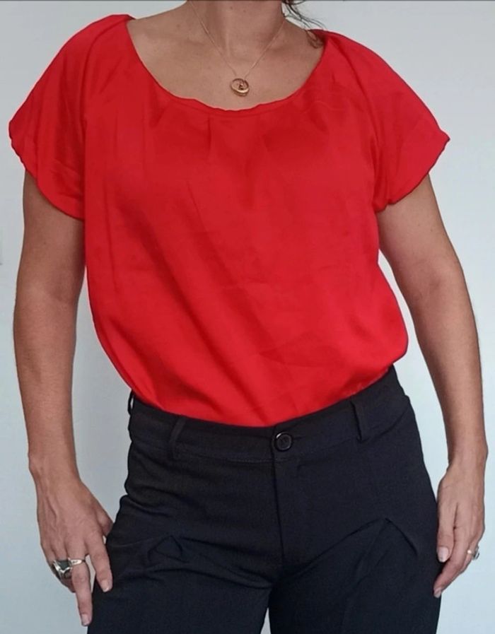 Blouse chic satin rouge taille 42 - photo numéro 2