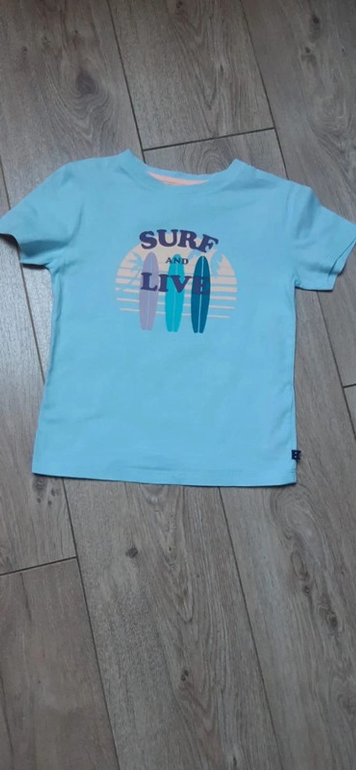 Tee-shirt MC okaidi bleu "surf and live" 4 ans en parfait état