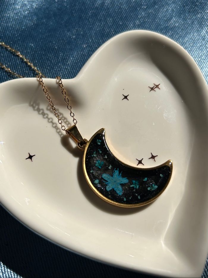 Collier doré avec pendentif - lune - photo numéro 4