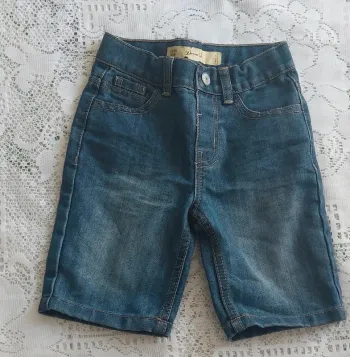Bermuda neuf, taille 3-4 ans