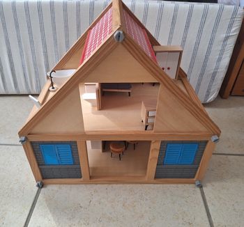 Maison de poupée en bois
