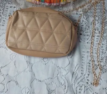Sac beige matelassé - élégant et tendance, neuf