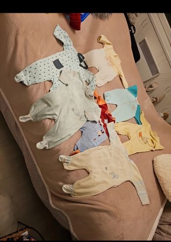 Lot de 7 grenouillères bebe garçon 6 mois divers