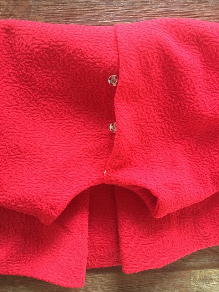 Sublime robe vintage rouge/3 mois env./ 3 boutons au dos - photo numéro 2
