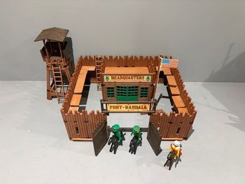 Playmobil Fort Randall Western vintage cowboy Indien Tour de garde Quartier général  2 Echelles Drapeau US 3 personnages