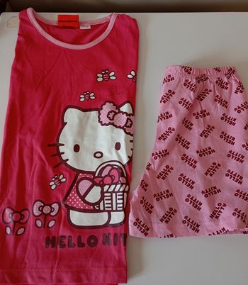 Ensemble short et tee shirt. Pyjama ou autre . 6/8 ans. Coton . Rose . Hello Kitty. État neuf