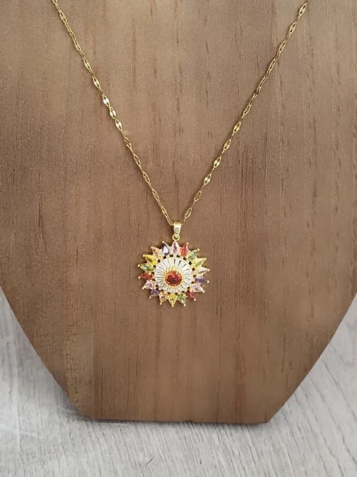 Collier en acier inoxydable argenté forme de fleur pierres multicolores en zirconium 40-45 cm