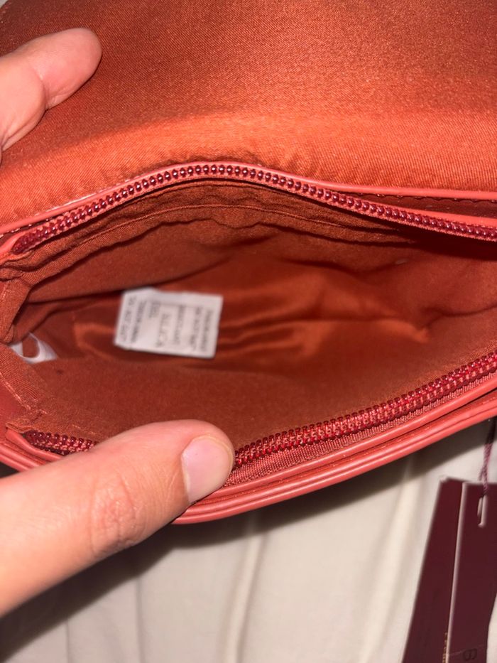 Sac bandoulière rouge clouté Bestini neuf avec étiquette - photo numéro 8