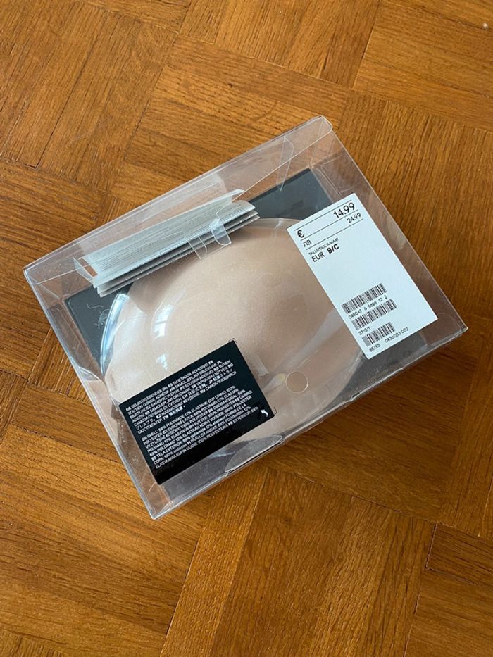 Soutien gorge adhésif