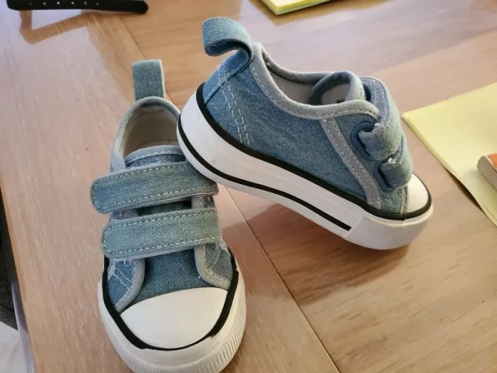 Baskets a scratch primark Taille 22 - photo numéro 3
