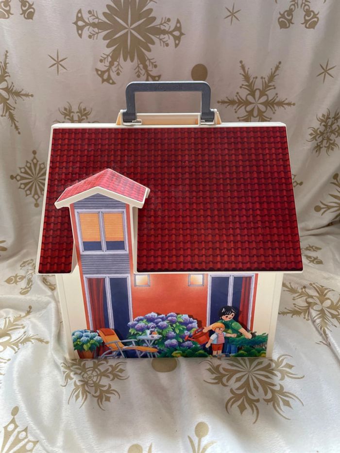 Maison playmobil avec accessoires et personnages
