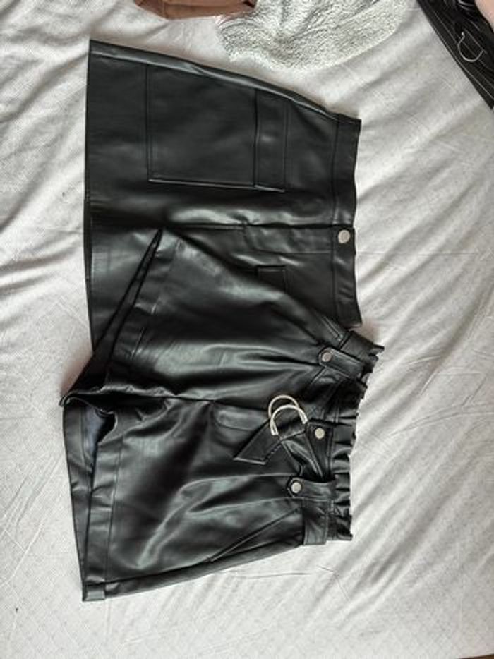 Lot short + jupe simili cuir neuf