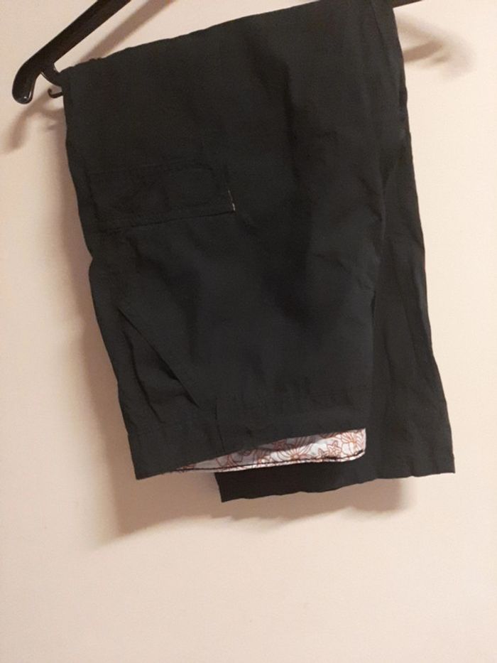Pantacourt noir taille 46