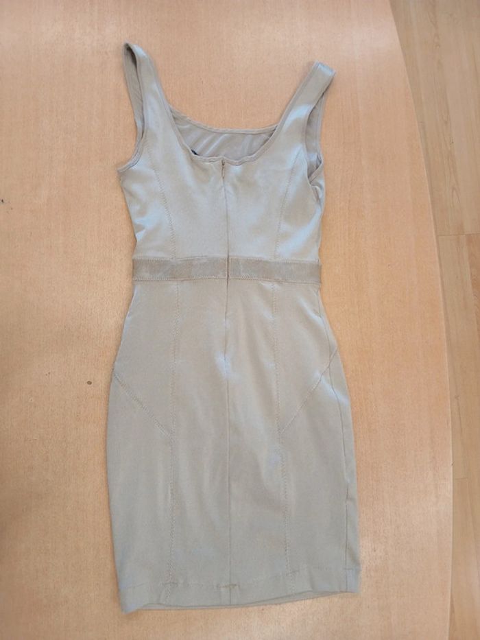 Robe moulante - photo numéro 3