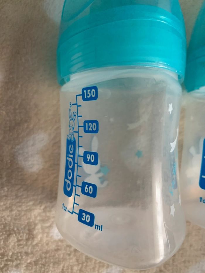 Lot 4 biberons dodie initiation 0-6 mois 150ml et dodie 330ml 😺 - photo numéro 2