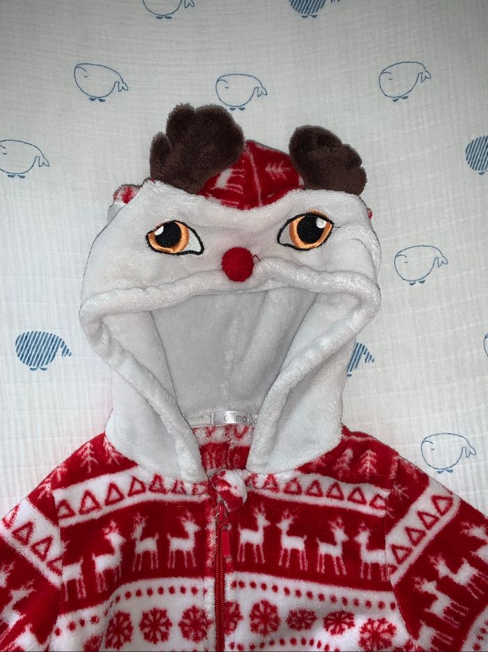 Combinaison pyjama cerf de Noël enfant 5 ans ( Gémo, parfait état)🎅 - photo numéro 3