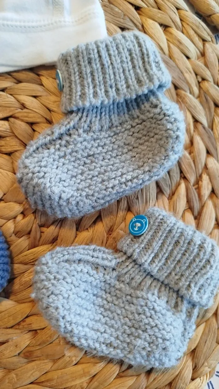 Lot bonnet et chaussons - photo numéro 3