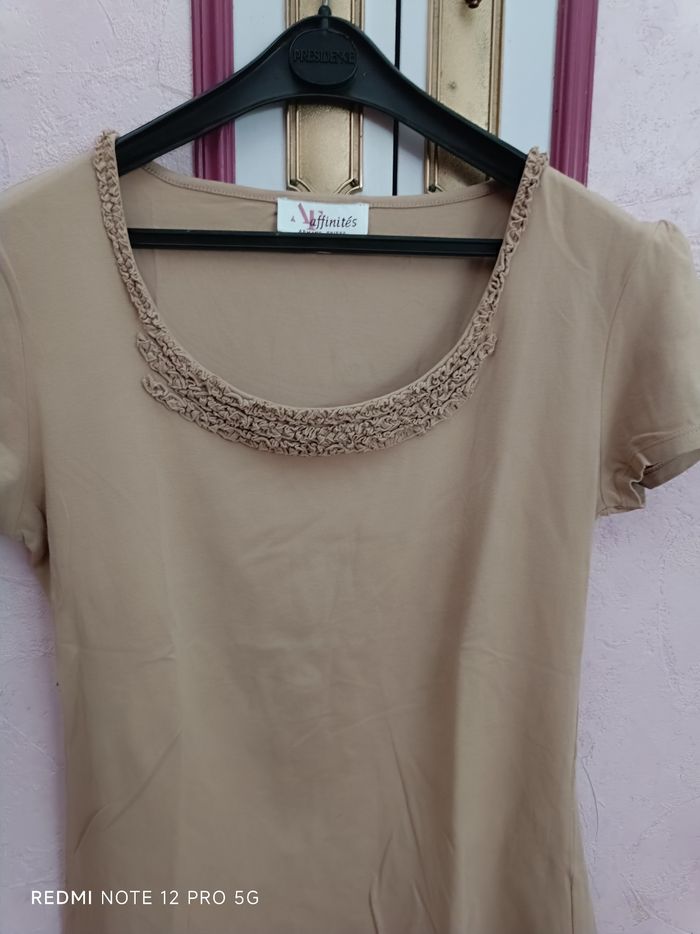 Tee-shirt beige " Armand Thiery" T.3 (40) - photo numéro 3