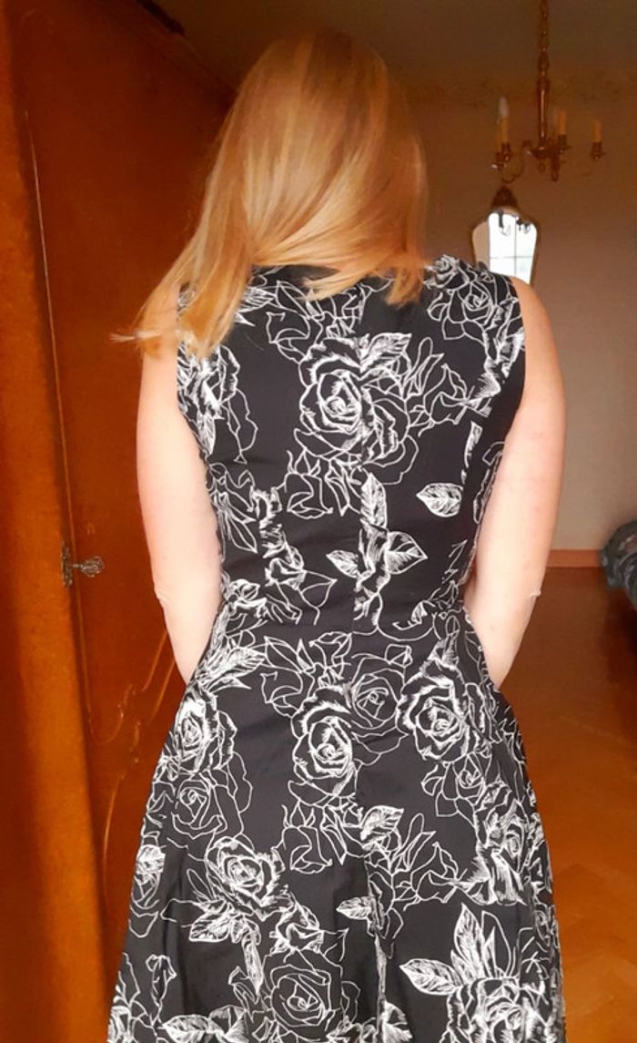 Robe patineuse 40 neuve - photo numéro 2