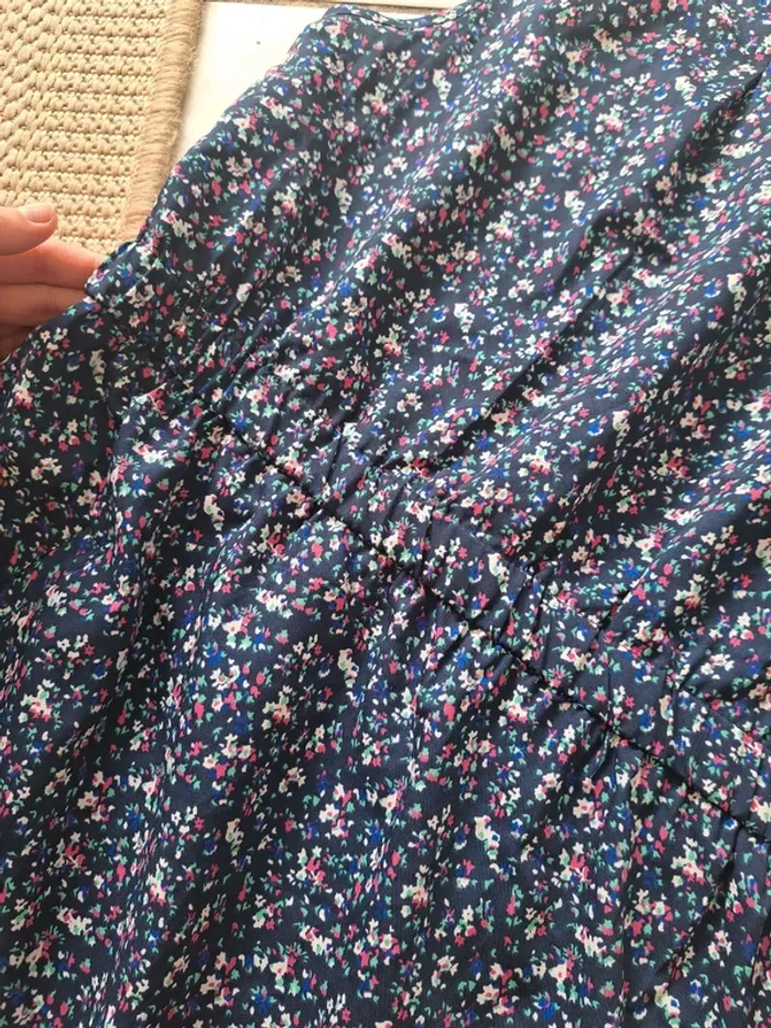 Robe fluide bleu marine fleurie - photo numéro 2