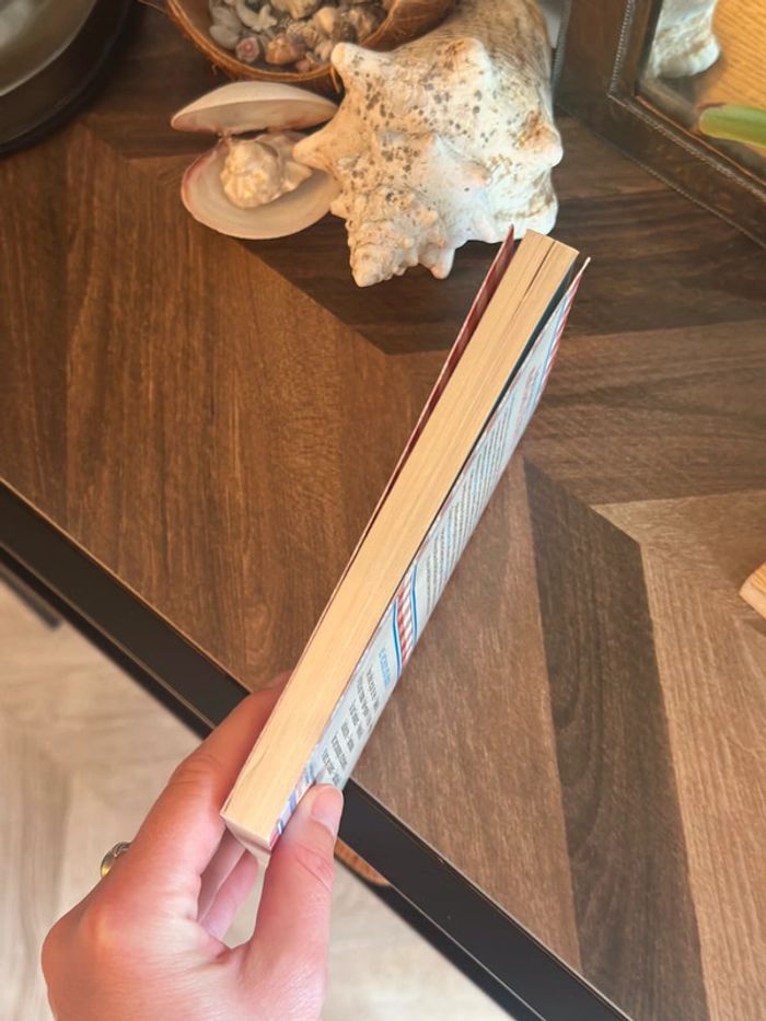 Livre Mémé dans les orties Aurélie Valognes (Le Livre de Poche) - photo numéro 3