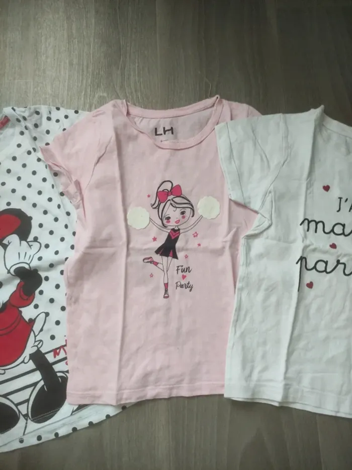 Lot de 3 tee shirt manches courtes 8 ans en très bon état - photo numéro 3