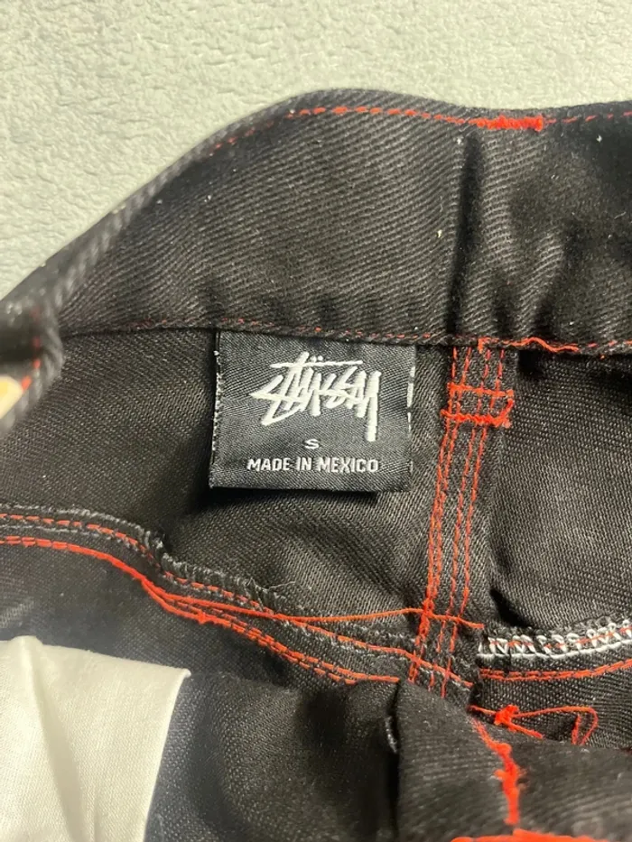Short/Jort Stussy Black Embroidered Red Big Logo Back – Taille S - photo numéro 7