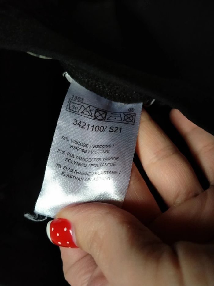 Pantalon noir . Fille. 
Taille 4 ans. Offert pour un lot de 10 Euros - photo numéro 6