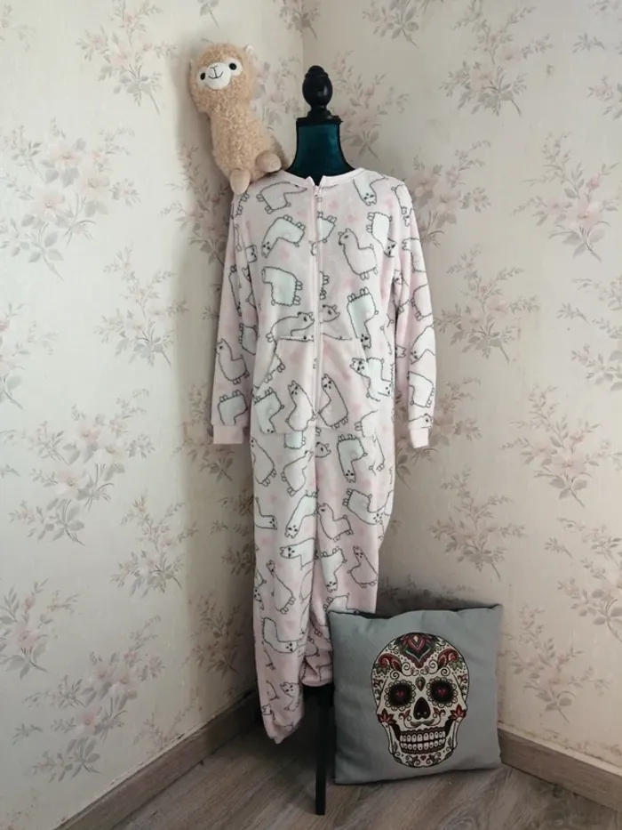 Combinaison pyjama rose à motifs lama / lalallama / (S-M)