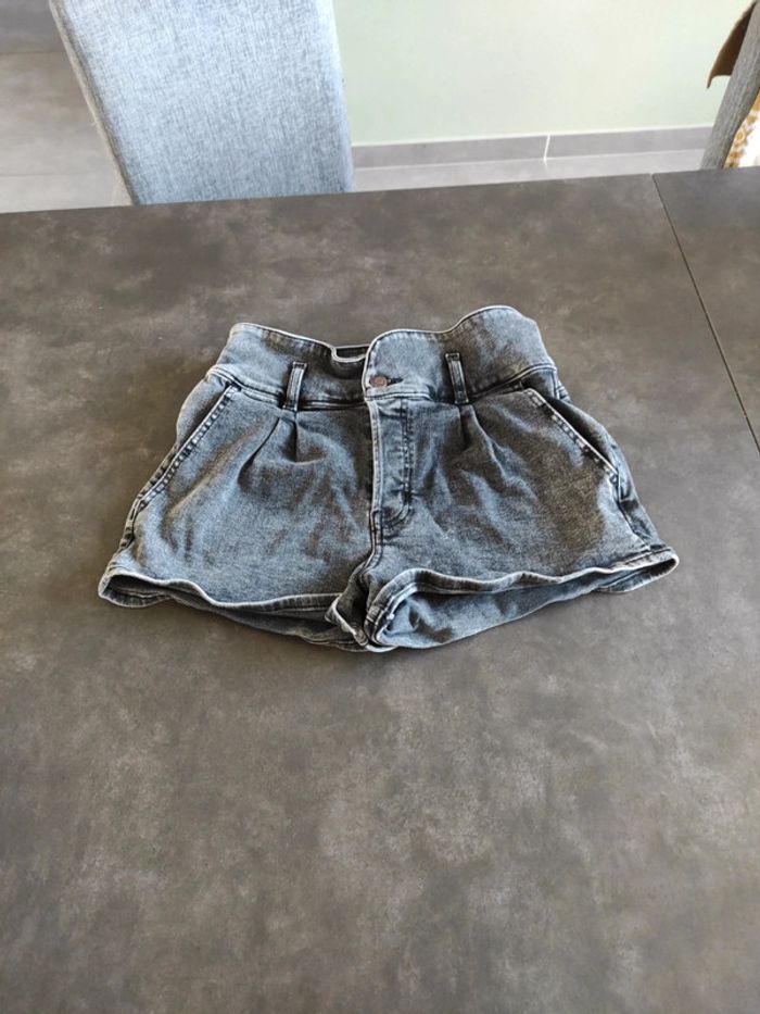 Short jean taille 40