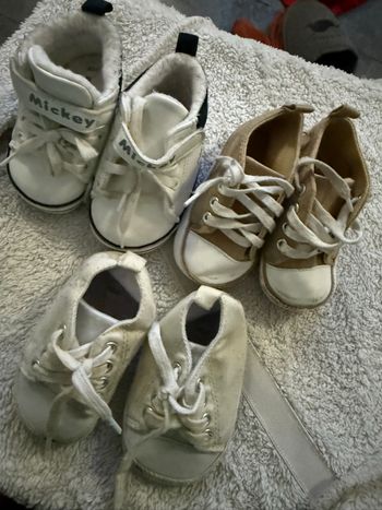 Lot de trois chaussures