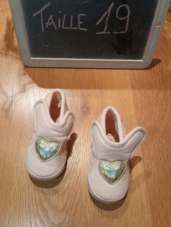 Chaussons taille 19 en très bon état