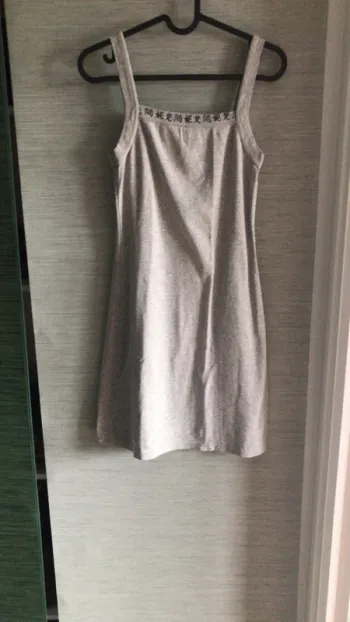 Robe grise à bretelles