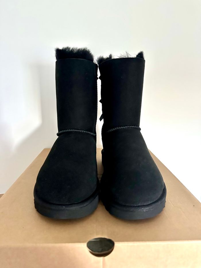 Bottes UGG Bailey Bow II originales noires neuves taille 39 - photo numéro 4