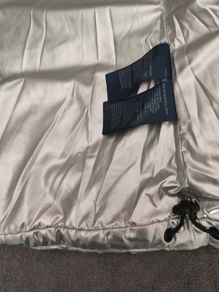 Doudoune matelassée Tommy Icons argentée – Taille M Femme – Bon état - photo numéro 11