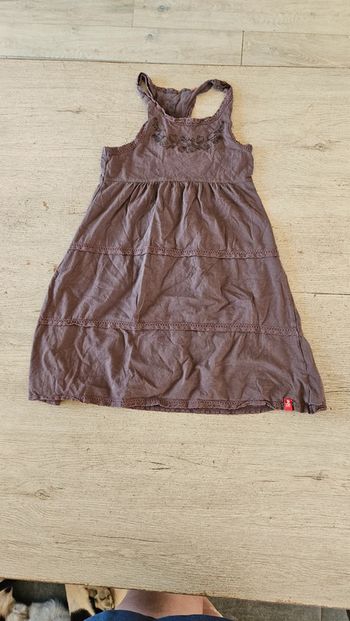 Robe courte à bretelles, brune avec bords en dentelle, EDC, 8/9 ans, peu mise