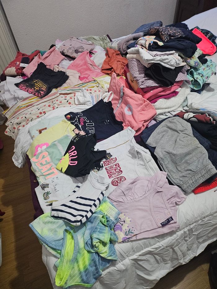 Lot de vêtements filles  et garçons  taille de 5.a 8 ans