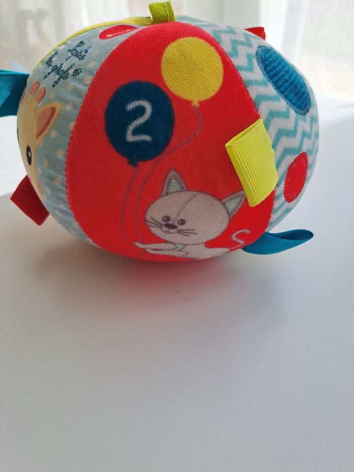 Ballle éveil sensorielle Sophie la girafe, Vulli - photo numéro 3