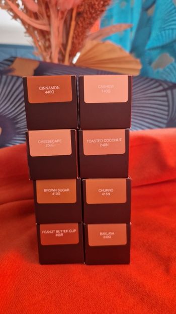 Hudabeauty fauxfilter lot de 8 pièces luminous matte fond de teint couvrance totale teint mixte 35ml neuf jamais utilisé jamais ouvert