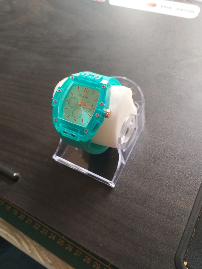 Montre femme neuve avec boîte - photo numéro 2