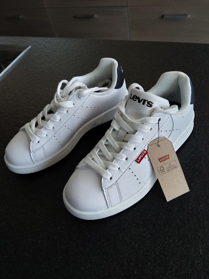 Tennis neuves Levi’s - photo numéro 3